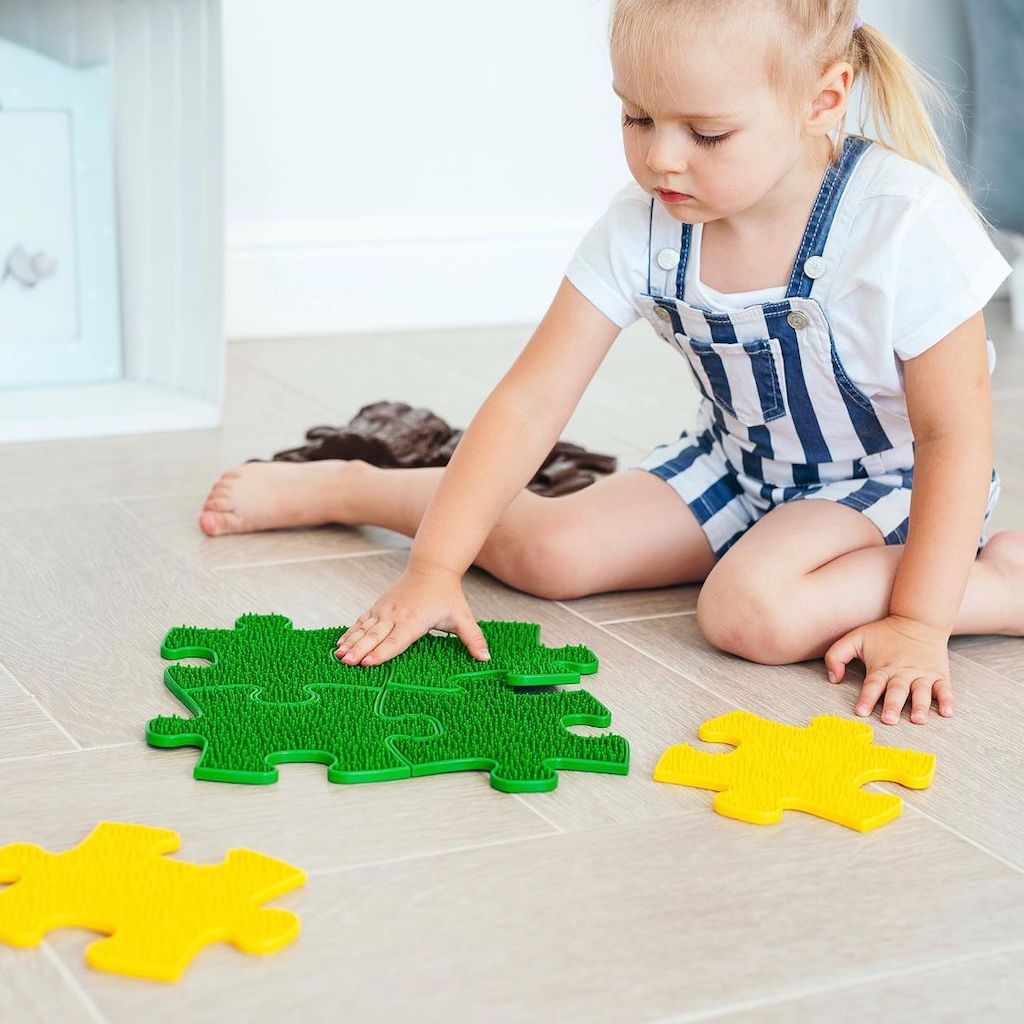 Illustration of Differentiated Texture And Color Child-Lace Sets
